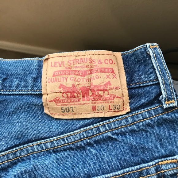 Vintage Levi’s 501 Classic Straight Fit - Picture 2 of 6